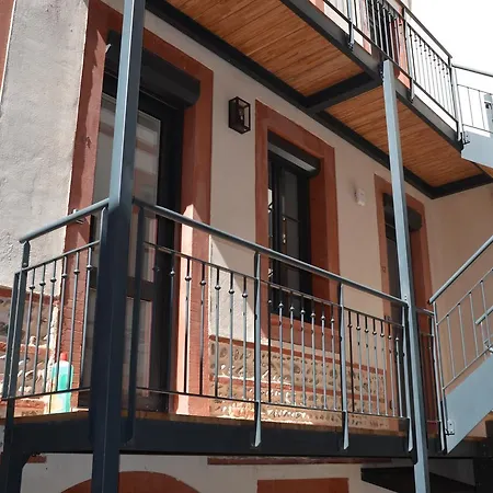 La Maison D'henri Apartment *